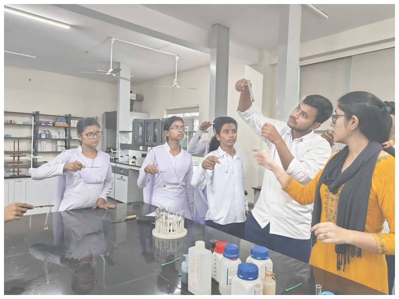 Chemistry--Silver-Mirror-test-(Test-for-Aldehde-Functional-Group)-by-students-of-senior-students
